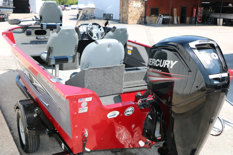 Slide: The Image of Lowe Fishing Machine 165 Pro SC 2016 - 8