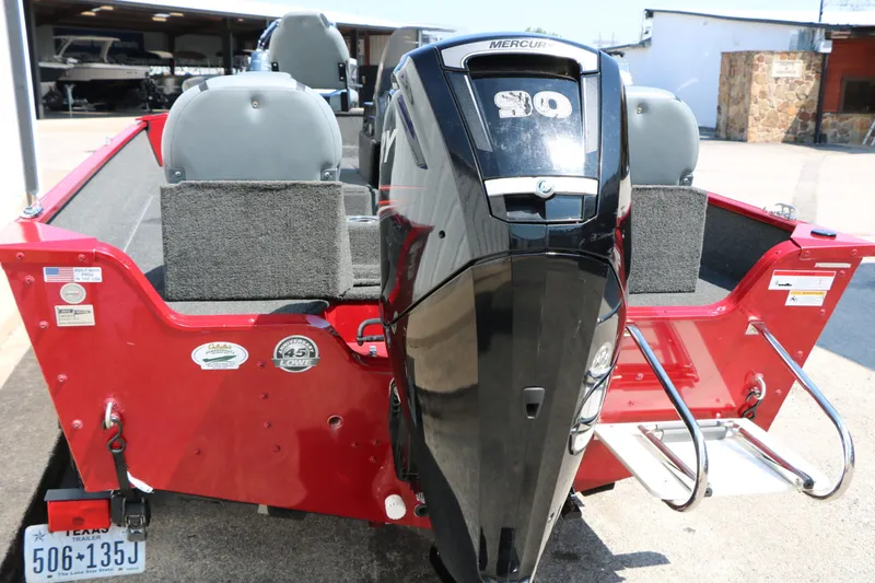 Slide: The Image of Lowe Fishing Machine 165 Pro SC 2016 - 9