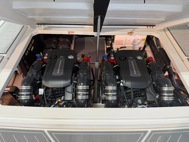 Slide: The Image of Regal 38 Surf Ultimate 2026 - 33