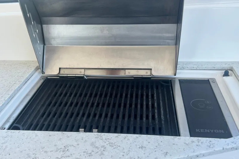 Slide: The Image of Built-in Kenyon grill on 2017 Regal 35 Sport Coupe boat. - 10