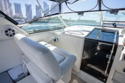 Slide: The Image of 1997 Sea Ray 400 Express Cruiser cockpit with city skyline view. - 24