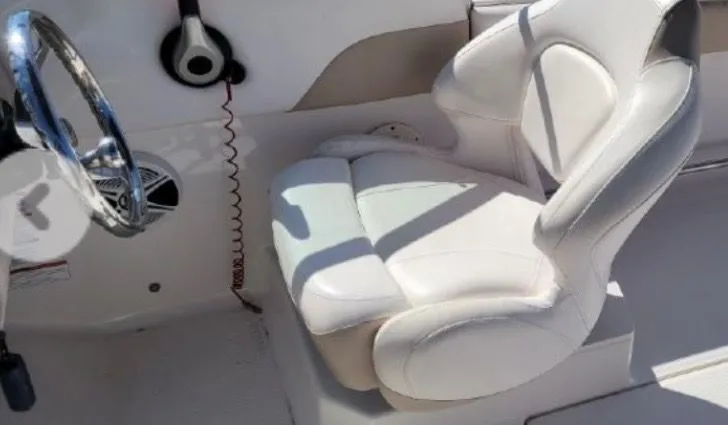 Slide: The Image of Robalo R207 Dual Console 2019 - 3