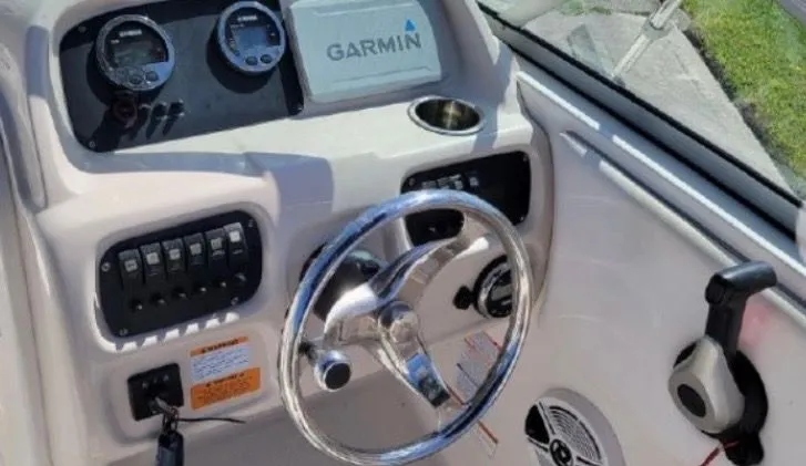 Slide: The Image of Robalo R207 Dual Console 2019 - 4