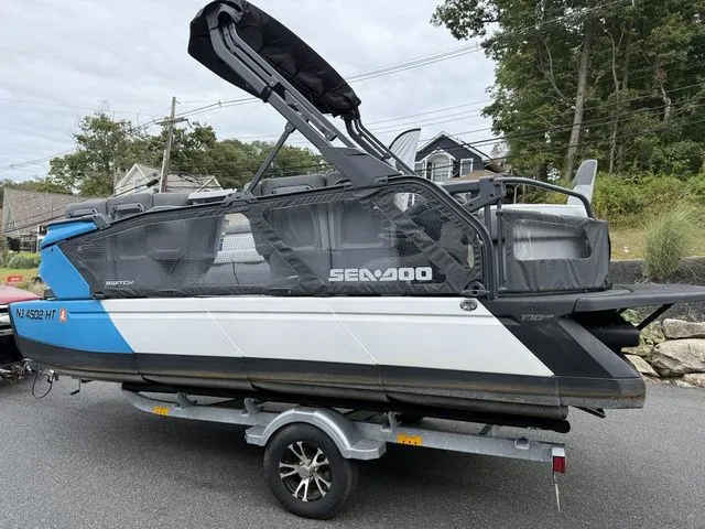 Slide: The Image of Sea-Doo Switch Cruise 18 2023 - 10