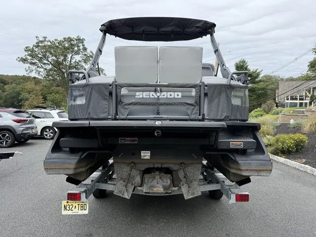 Slide: The Image of Sea-Doo Switch Cruise 18 2023 - 11