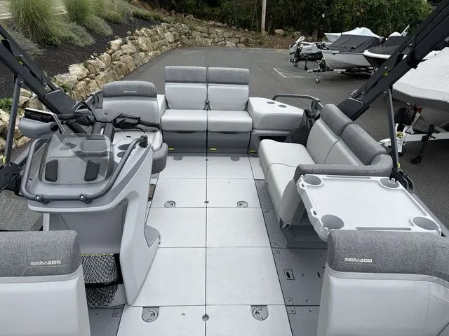 Slide: The Image of Sea-Doo Switch Cruise 18 2023 - 4