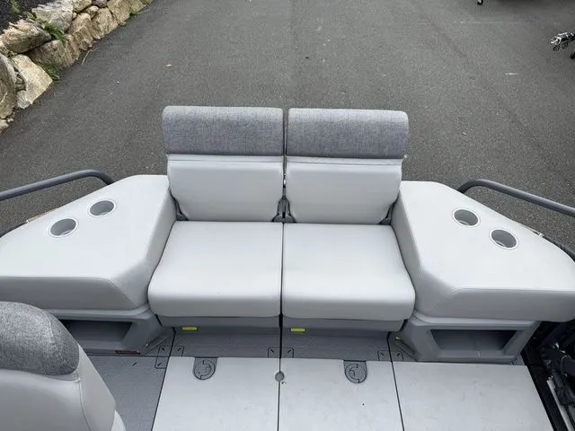 Slide: The Image of Sea-Doo Switch Cruise 18 2023 - 5