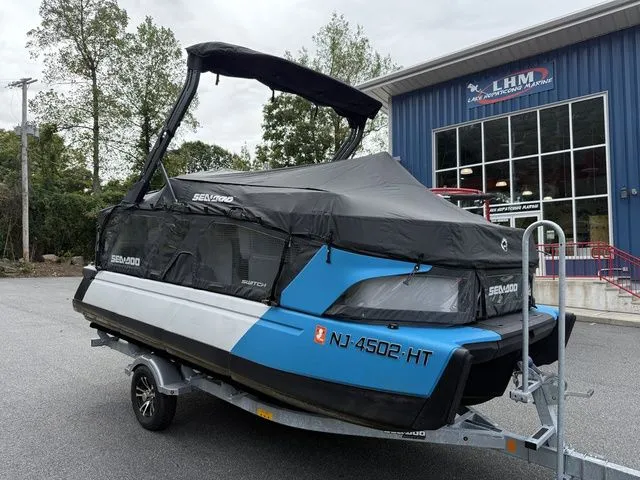 Slide: The Image of Sea-Doo Switch Cruise 18 2023 - 6