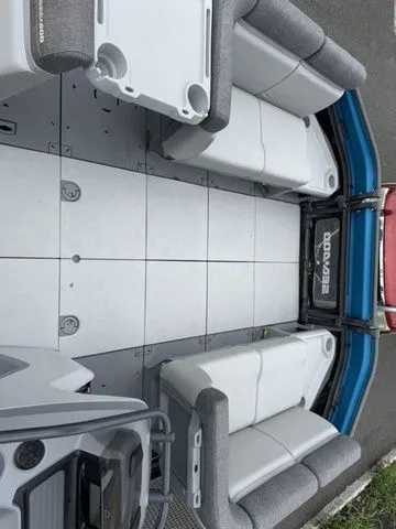 Slide: The Image of Sea-Doo Switch Cruise 18 2023 - 8