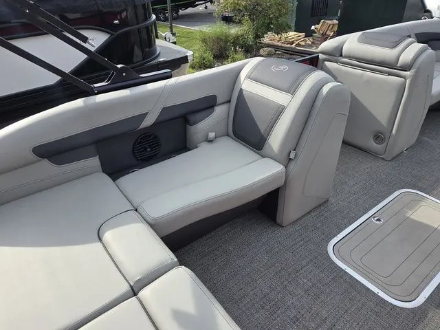 Slide: The Image of Barletta Cabrio C22U 2024 - 13