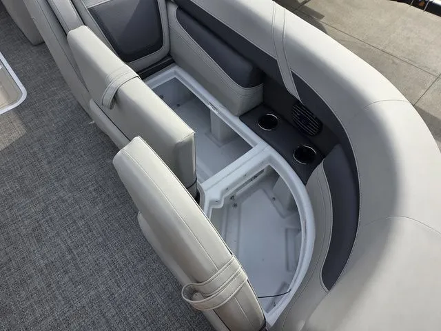 Slide: The Image of Barletta Cabrio C22U 2024 - 30