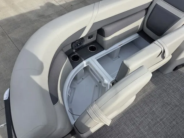 Slide: The Image of Barletta Cabrio C22U 2024 - 32