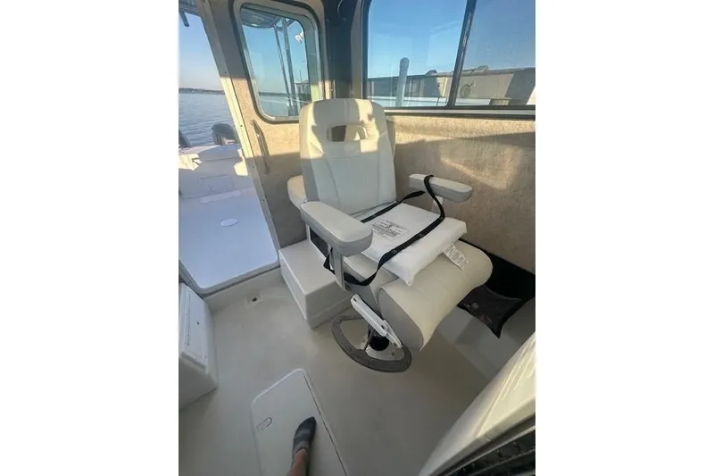 Slide: The Image of Interior of 2022 Parker 2520 XLD Sport Cabin with a comfortable captain's chair. - 7