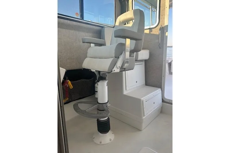 Slide: The Image of Captain's chair in 2022 Parker 2520 XLD Sport Cabin boat interior. - 8