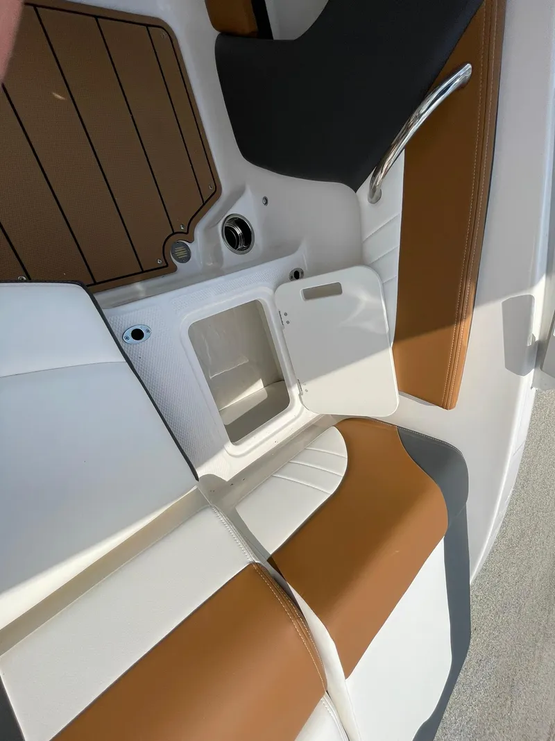 Slide: The Image of 2026 Chaparral 21 SSi boat with sleek deck design and comfortable seating. - 43
