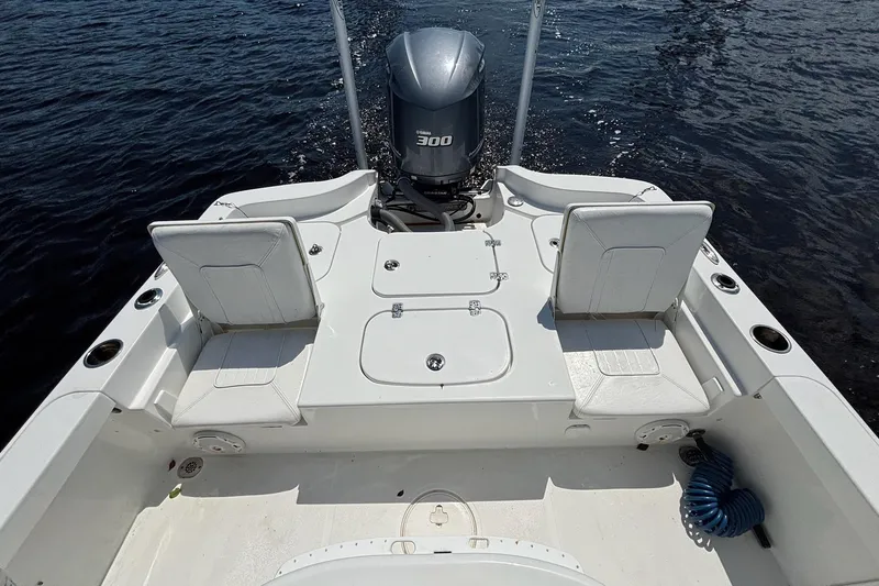 Slide: The Image of 2018 Seahunt BX25 boat with Yamaha 300 engine, featuring spacious seating and storage. - 8