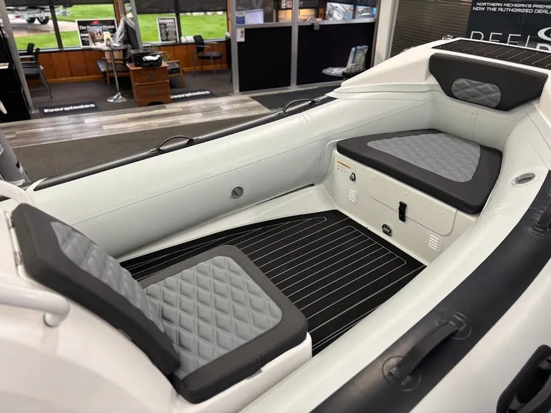 Slide: The Image of 2025 Highfield Sport 460 6 - 6