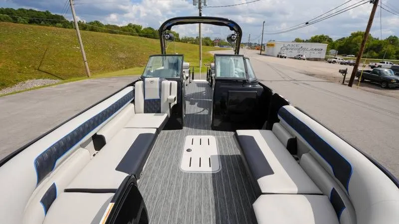 Slide: The Image of Premier 270 Supersport RF 2025 - 12