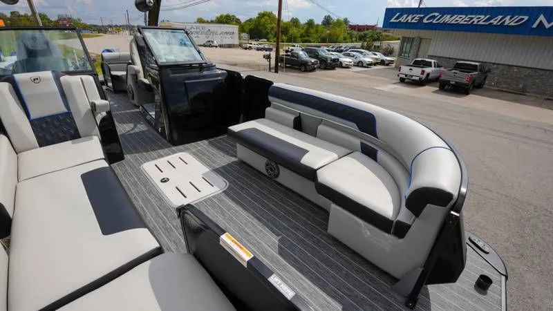 Slide: The Image of Premier 270 Supersport RF 2025 - 16