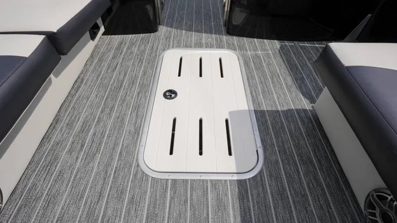 Slide: The Image of Premier 270 Supersport RF 2025 - 20