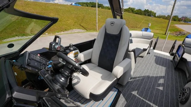 Slide: The Image of Premier 270 Supersport RF 2025 - 21