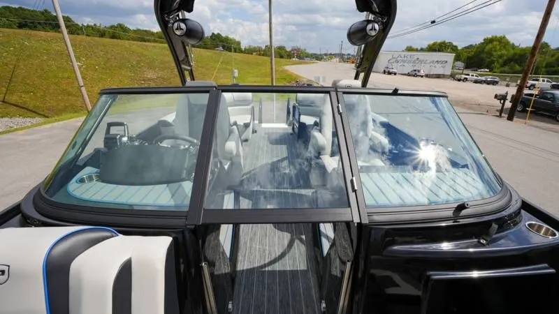 Slide: The Image of Premier 270 Supersport RF 2025 - 22