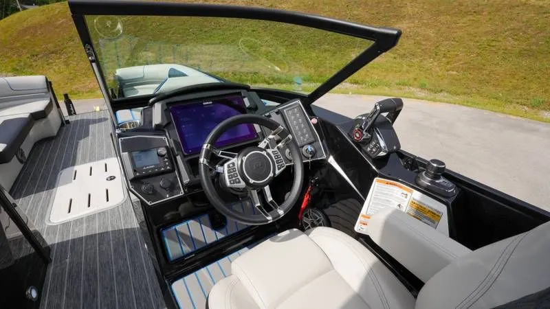 Slide: The Image of Premier 270 Supersport RF 2025 - 25