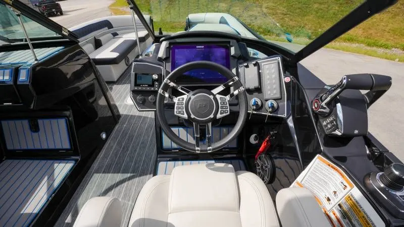 Slide: The Image of Premier 270 Supersport RF 2025 - 26