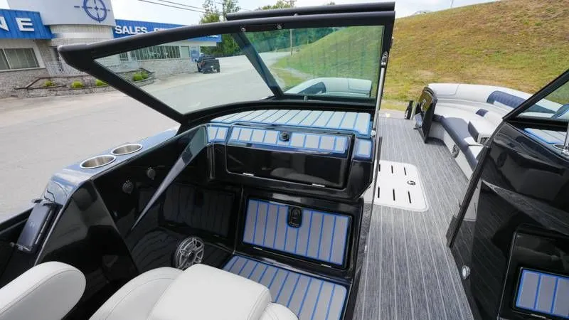 Slide: The Image of Premier 270 Supersport RF 2025 - 33