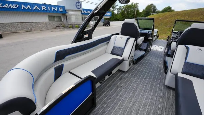 Slide: The Image of Premier 270 Supersport RF 2025 - 35