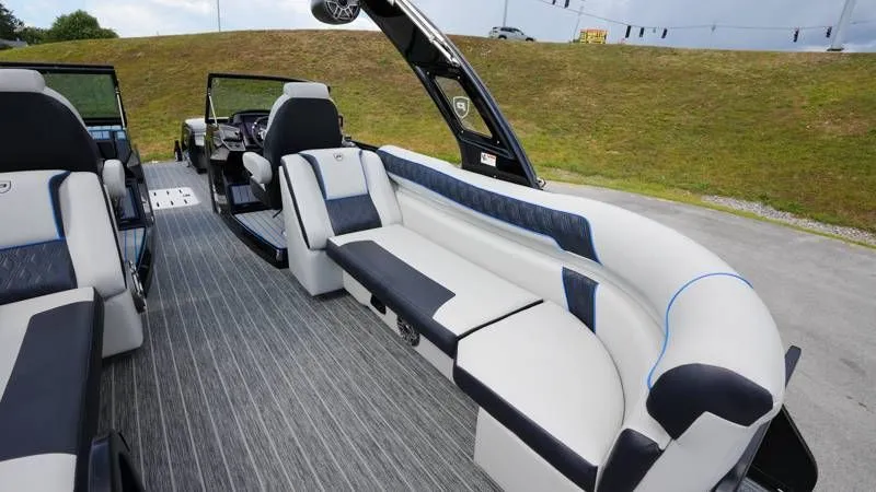 Slide: The Image of Premier 270 Supersport RF 2025 - 38