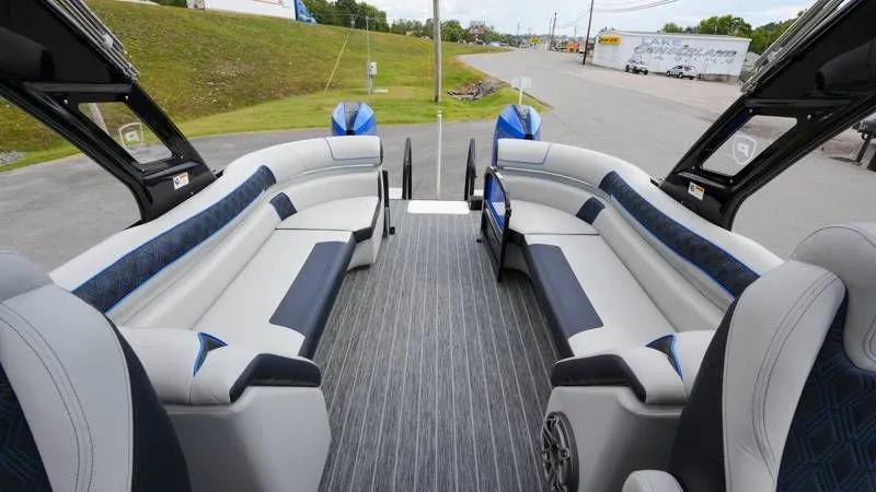 Slide: The Image of Premier 270 Supersport RF 2025 - 39