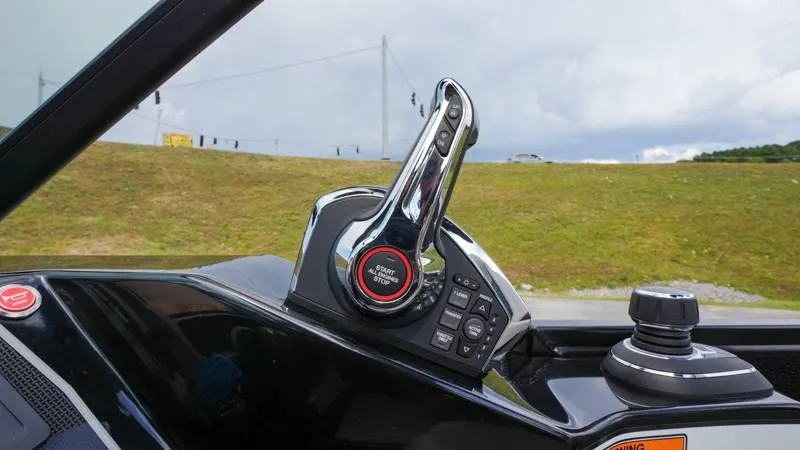 Slide: The Image of Premier 270 Supersport RF 2025 - 40