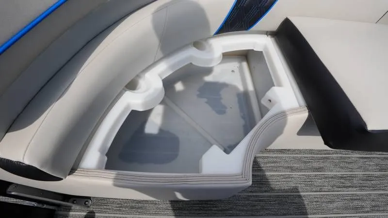 Slide: The Image of Premier 270 Supersport RF 2025 - 41