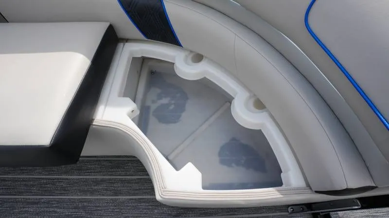 Slide: The Image of Premier 270 Supersport RF 2025 - 43