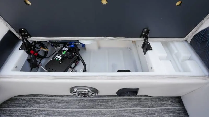 Slide: The Image of Premier 270 Supersport RF 2025 - 57