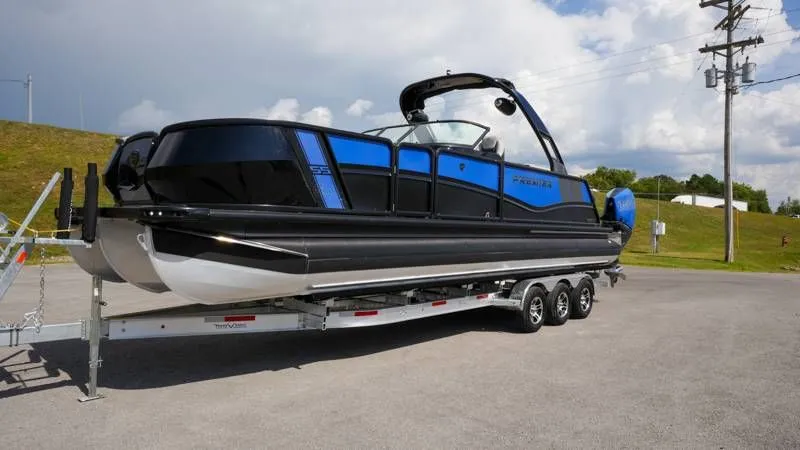 Slide: The Image of Premier 270 Supersport RF 2025 - 63