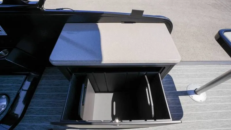 Slide: The Image of Premier 250 Solaris RS 2026 - 32