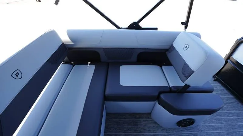 Slide: The Image of Premier 250 Solaris RS 2026 - 36