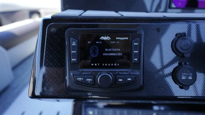 Slide: The Image of Premier 250 Solaris RS 2026 - 40