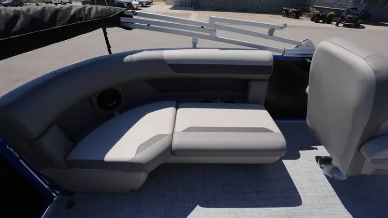 Slide: The Image of Premier 200 Sunscape RF-CL 2026 - 30