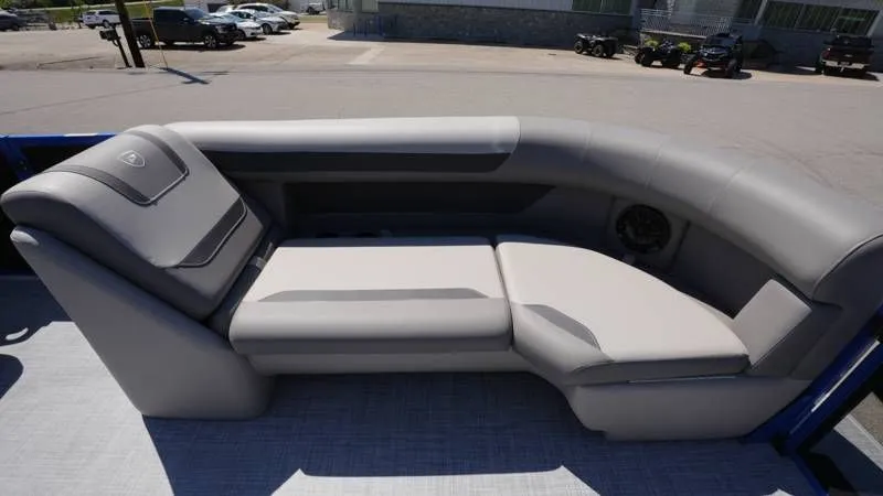 Slide: The Image of Premier 200 Sunscape RF-CL 2026 - 97