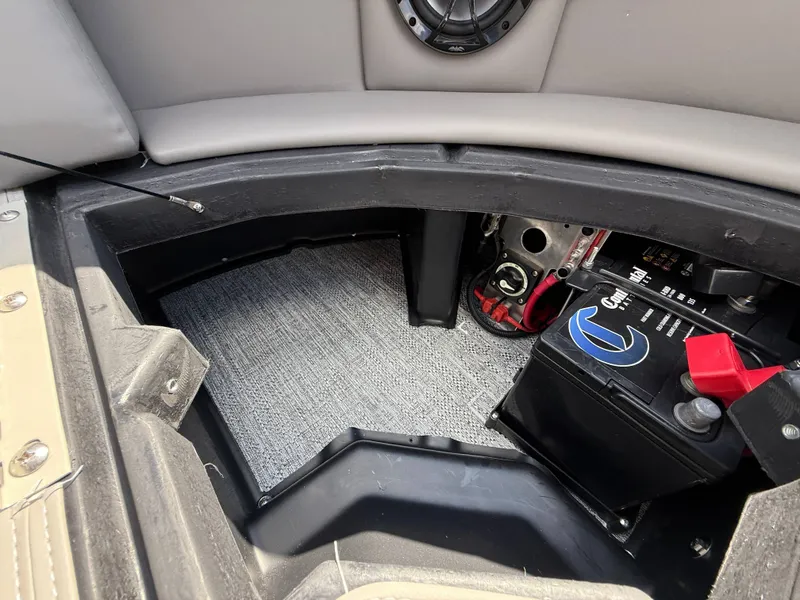 Slide: The Image of Premier 220 Sunscape RF 2026 - 104