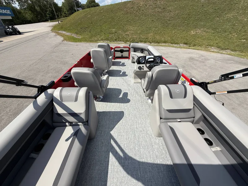 Slide: The Image of Premier 220 Sunscape RF 2026 - 114