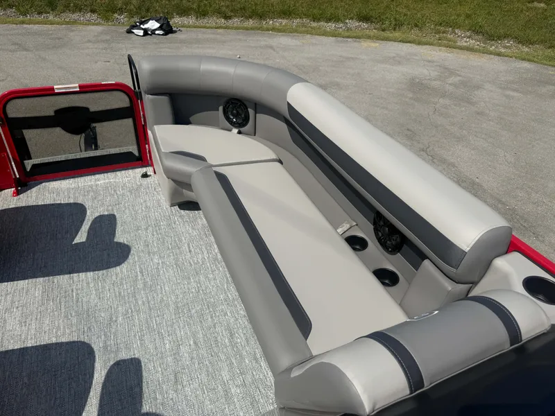 Slide: The Image of Premier 220 Sunscape RF 2026 - 115