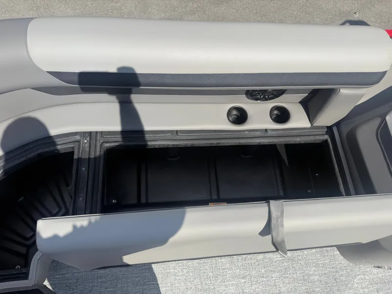 Slide: The Image of Premier 220 Sunscape RF 2026 - 30