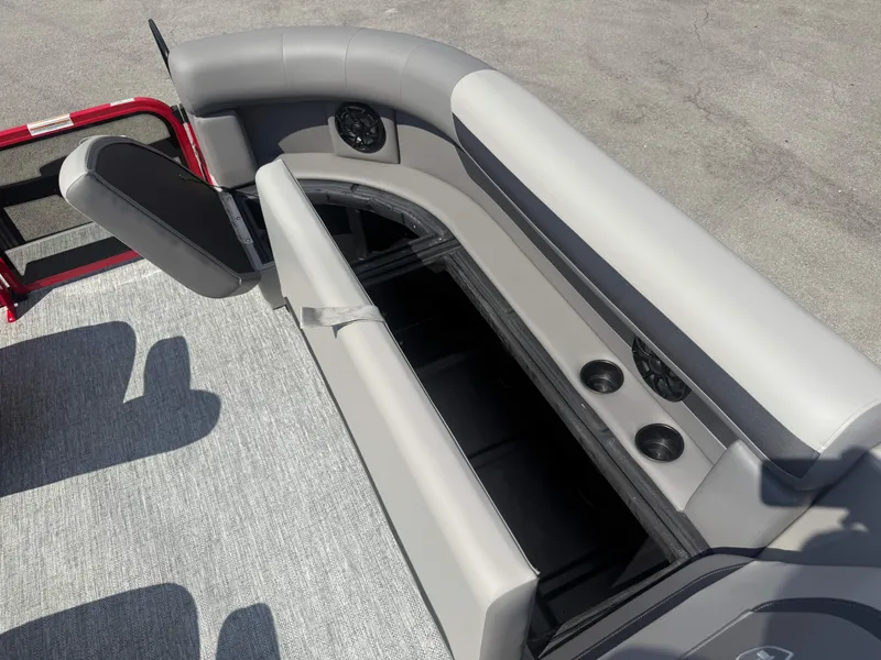 Slide: The Image of Premier 220 Sunscape RF 2026 - 32