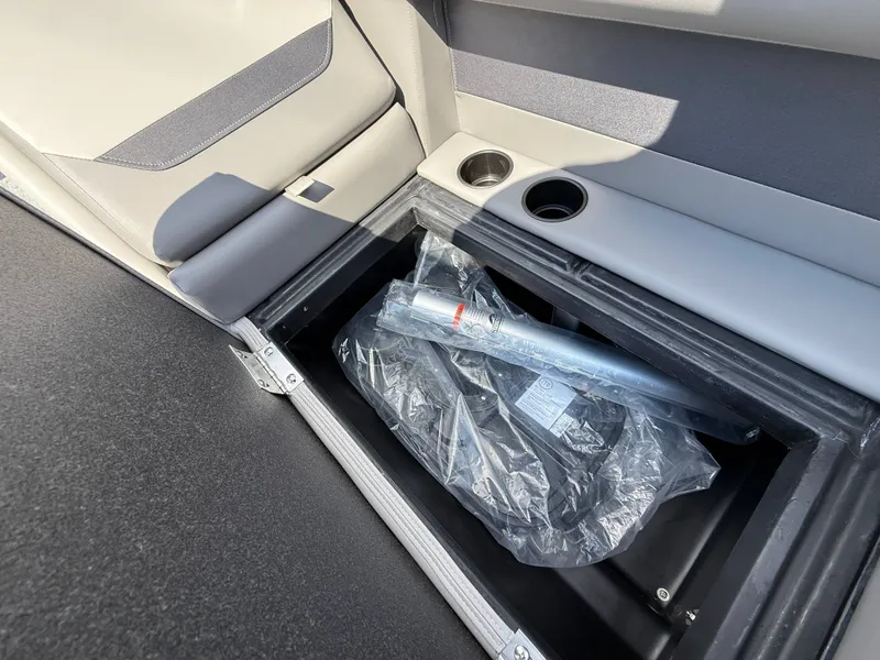 Slide: The Image of Premier 220 Sunscape RF 2026 - 36