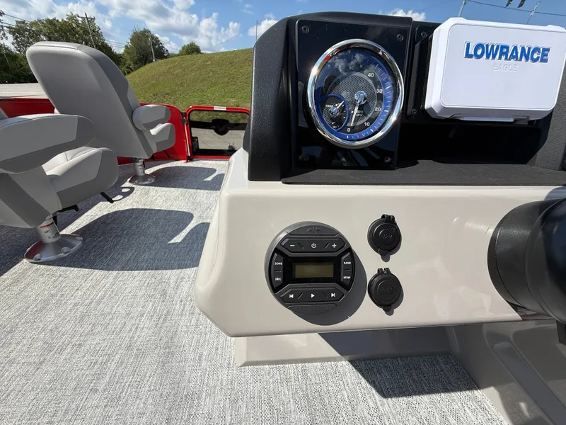 Slide: The Image of Premier 220 Sunscape RF 2026 - 38