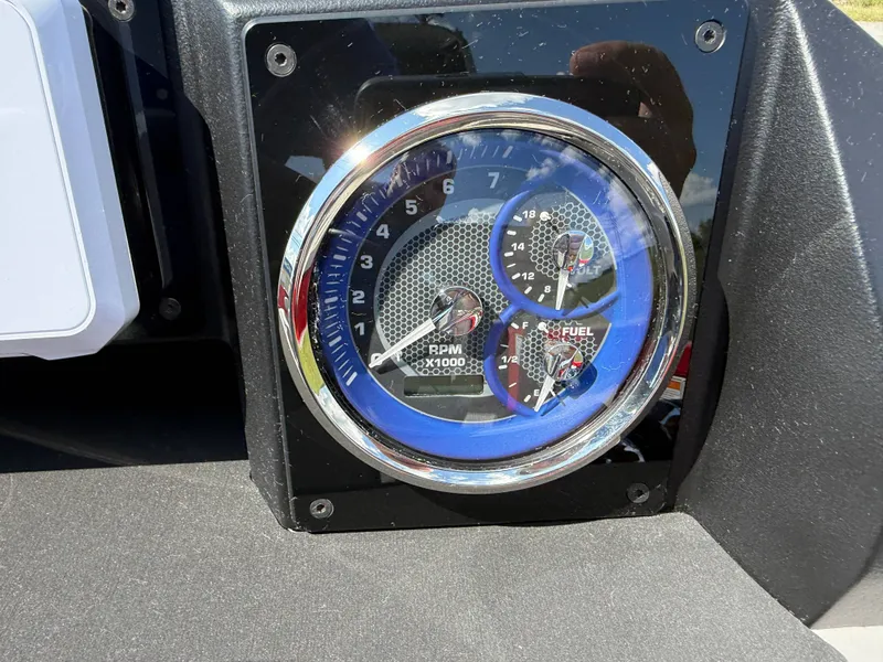 Slide: The Image of Premier 220 Sunscape RF 2026 - 90